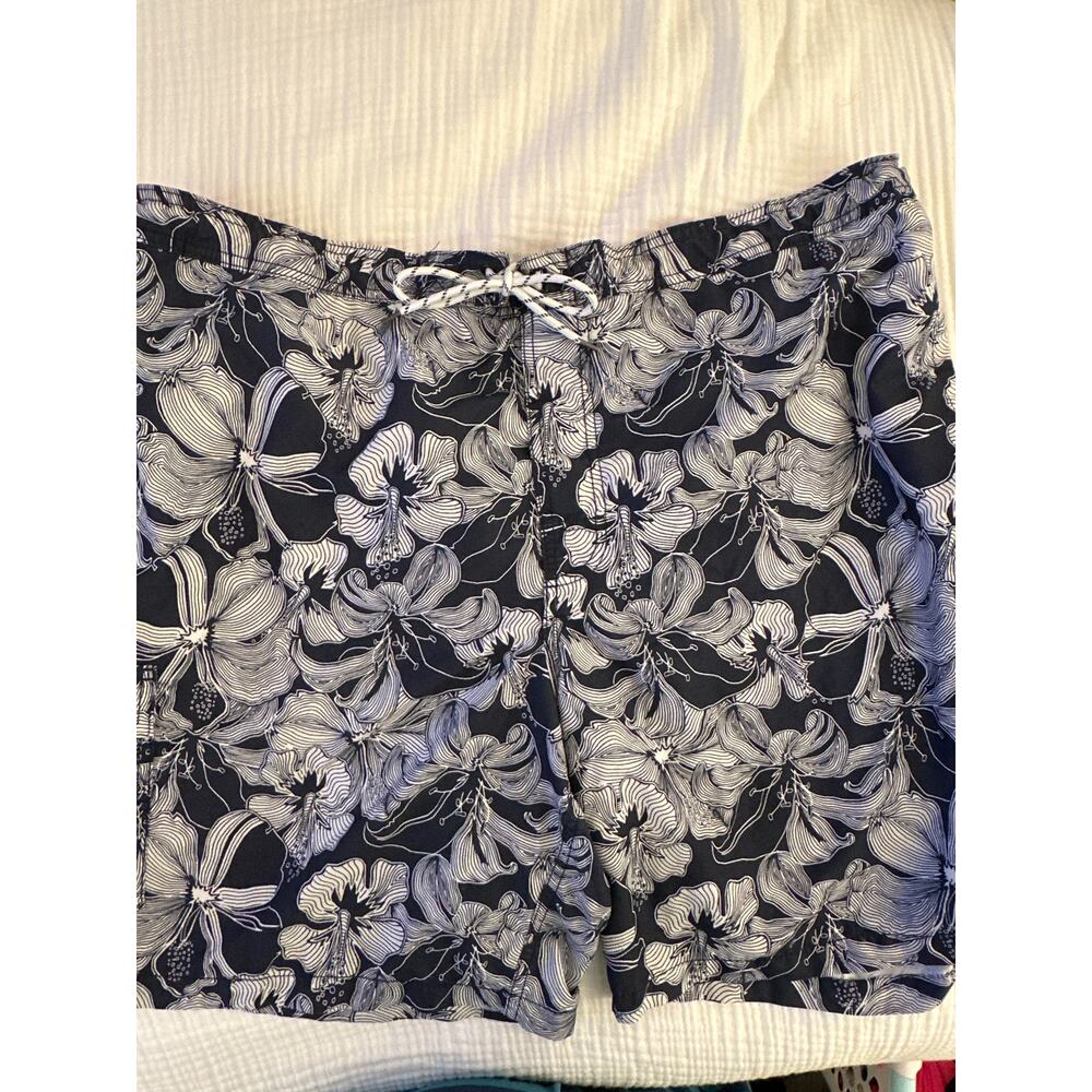 Goodfellows Size 2X Navy and White Hawaiian Floral Swim trunks EUC